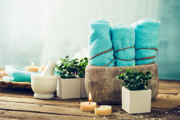 Aprende a colocar la madera en el baño de forma que lo haga mucho más bonito.