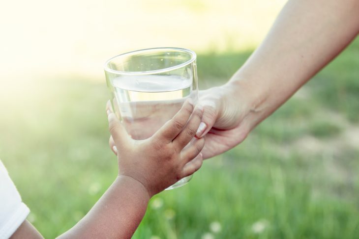 Prevenir los golpes de calor en los niños