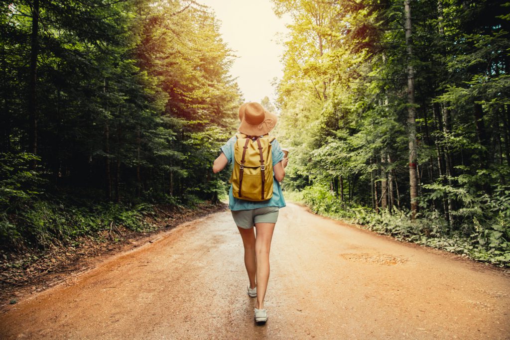 mujer caminando